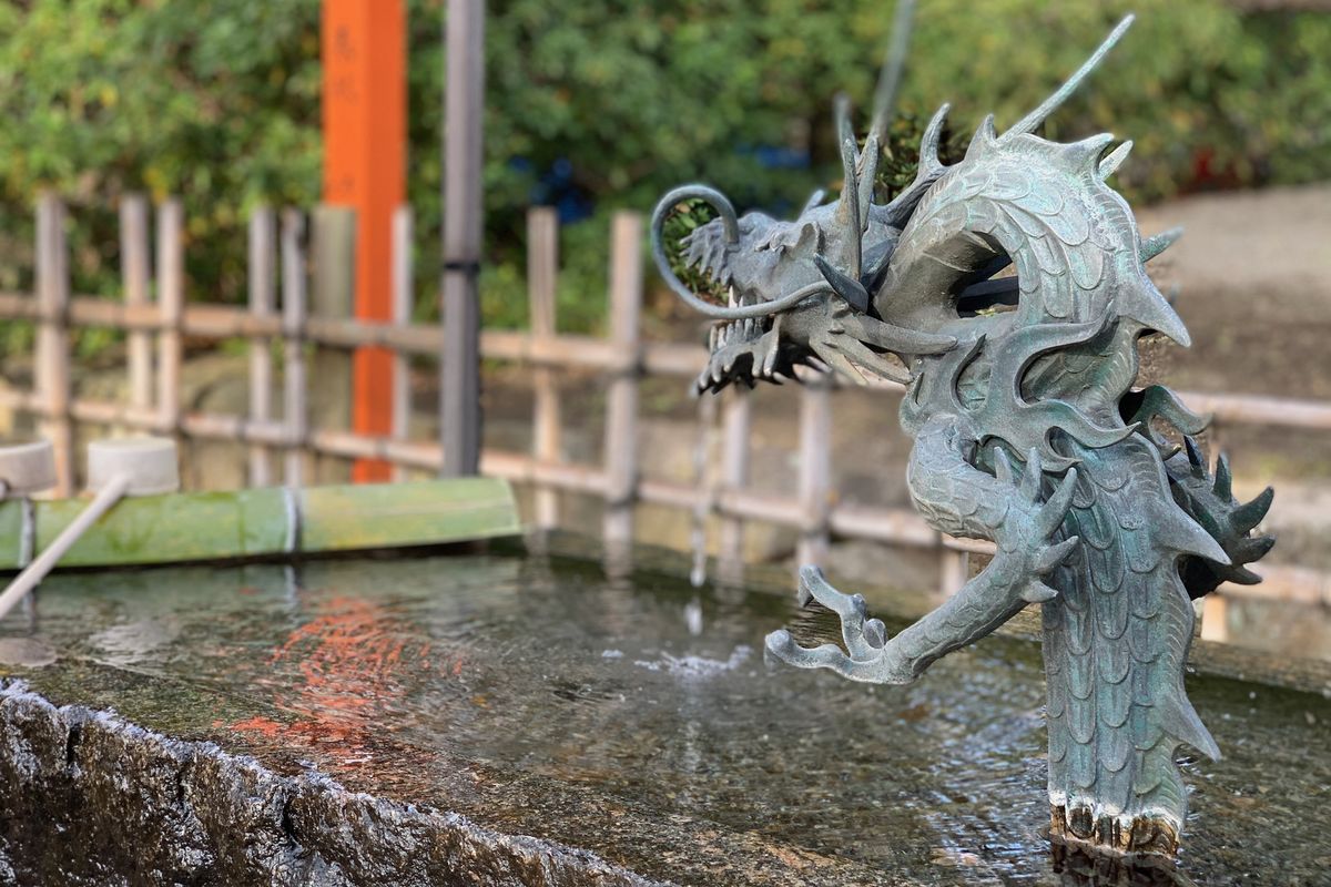 龍の手水舎
